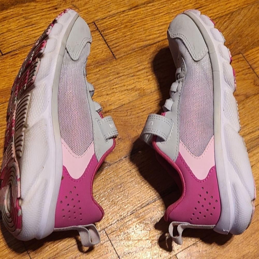 Under Armour kids assert lightweight sneaker|strap closure shiny‎ - Picture 10 of 14